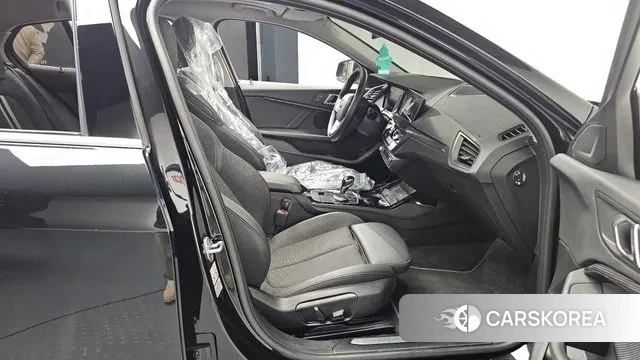 BMW 1 Series (F40) 2024 Серый из Кореи, фото 2