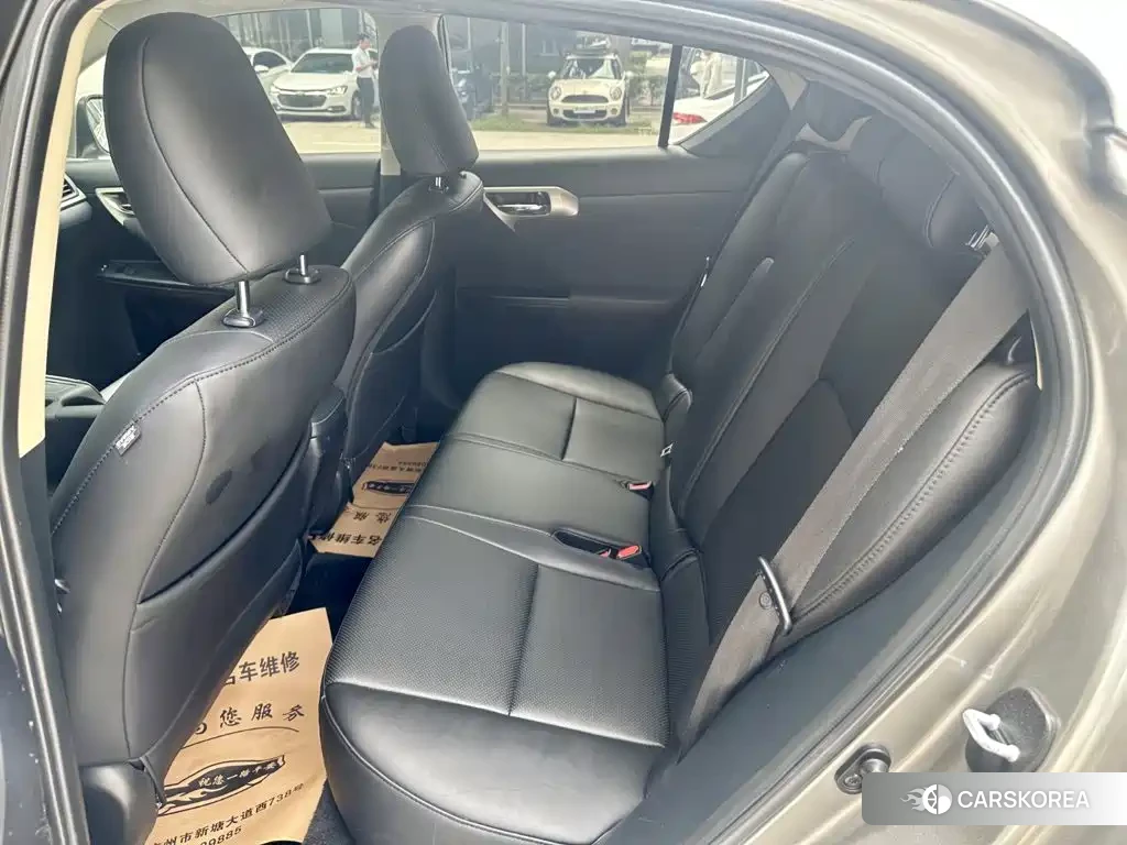 Lexus CT 2021 Silver/gray из Китая, фото 2