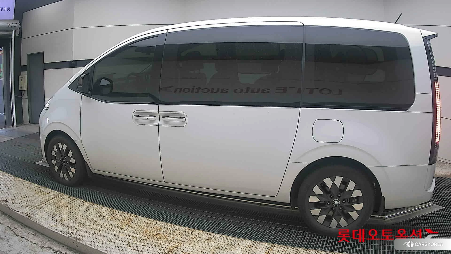 Hyundai Staria Lounge 2022 Белый из Кореи, фото 2