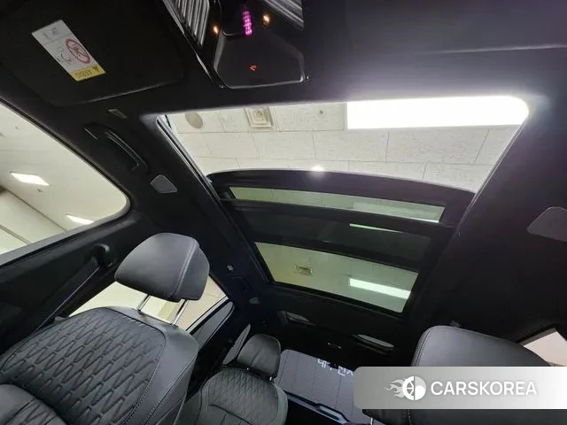 BMW X7 (G07) 2024 Серебристо-серый из Кореи, фото 2