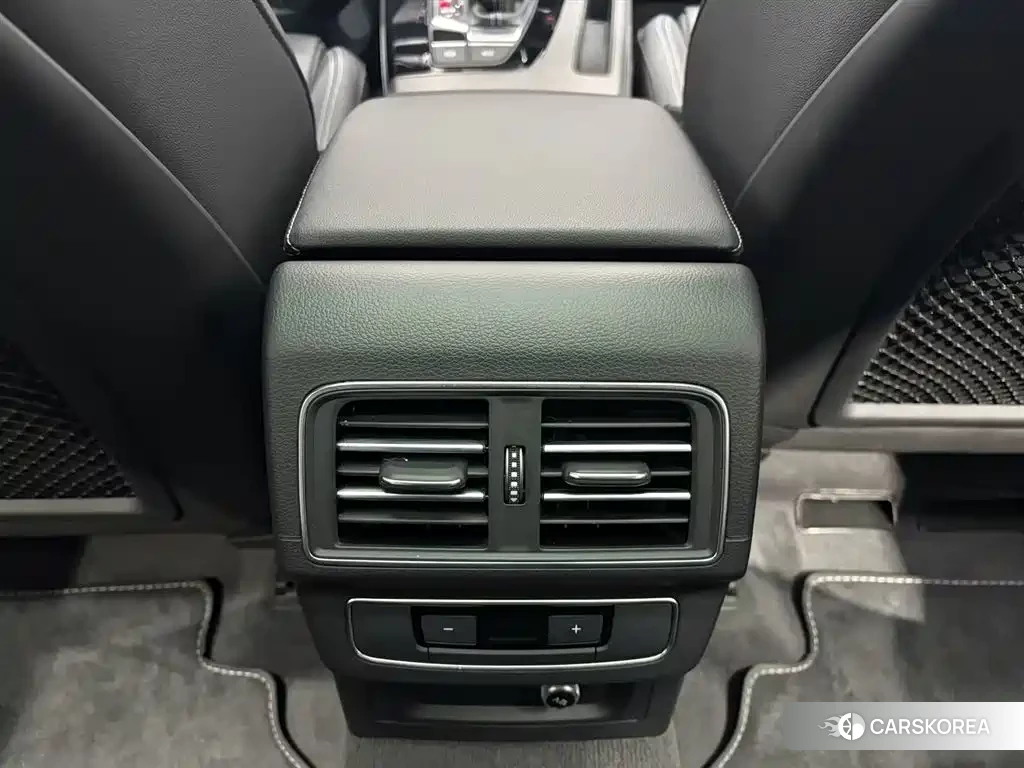 Audi Q5L 2023 Белый из Китая, фото 2