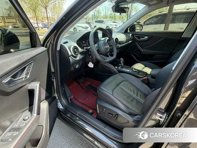 Audi Q2L 2022 Темно-серый из Китая, фото 2