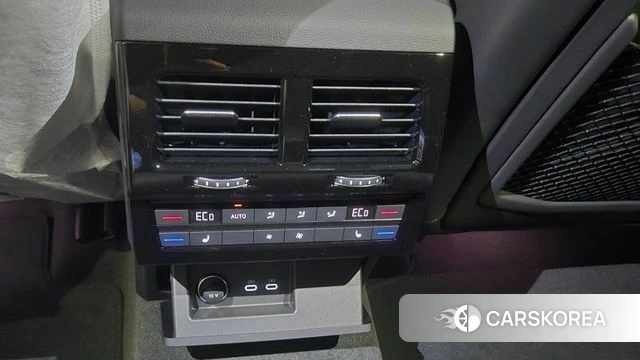 Volkswagen Touareg 3rd generation 2026 Белый из Кореи, фото 2