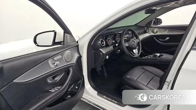 Mercedes-Benz E-Class W213 2018 Белый из Кореи, фото 2