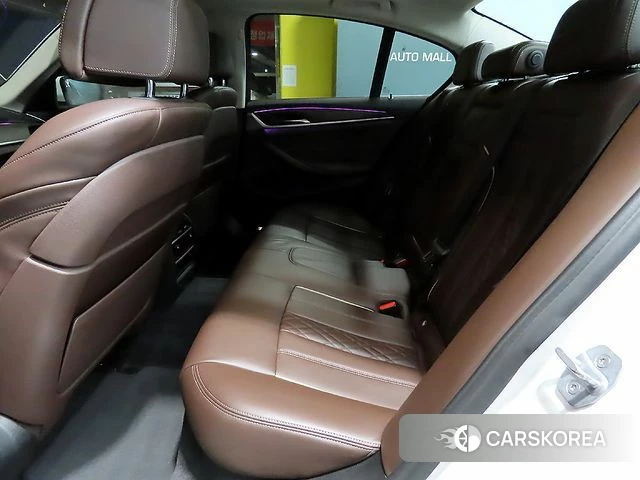 BMW 5 Series (G30) 2018 Белый из Кореи, фото 2