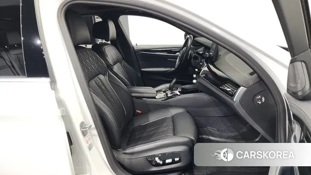 BMW 5 Series (G30) 2023 Белый из Кореи, фото 2