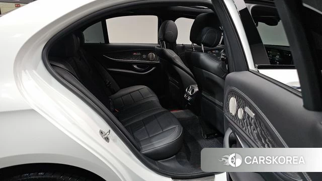 Mercedes-Benz E-Class W213 2023 Белый из Кореи, фото 2