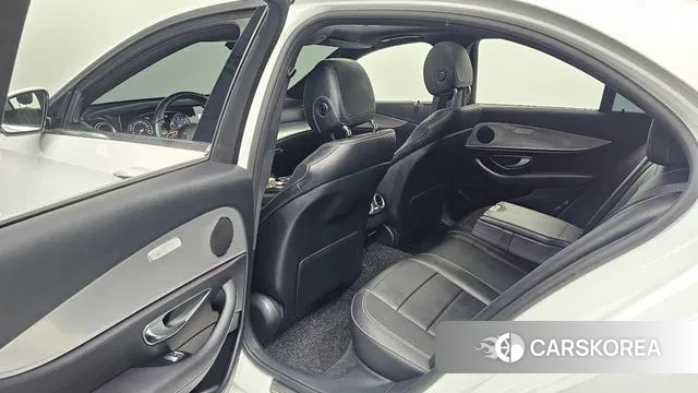 Mercedes-Benz E-Class W213 2019 Белый из Кореи, фото 2