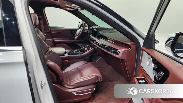 Lincoln Aviator 2nd generation 2020 Белый из Кореи, фото 2