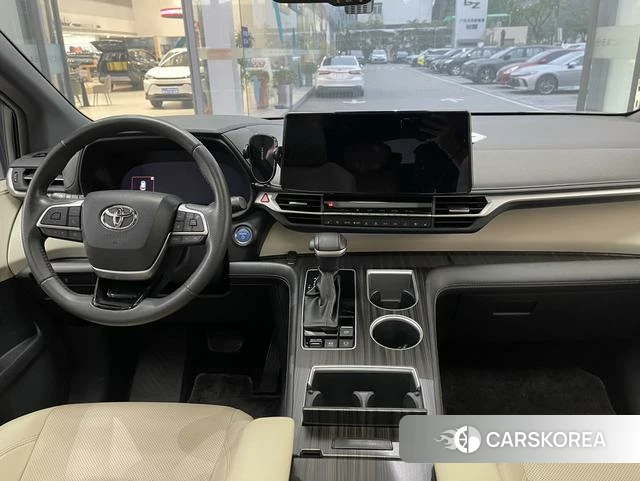 Toyota Saina 2022 Серебристо-серый из Китая, фото 2