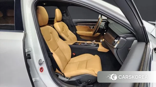 Volvo S90 2024 Белый из Кореи, фото 2