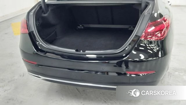 Mercedes-Benz C-Class W206 2024 Черный из Кореи, фото 2