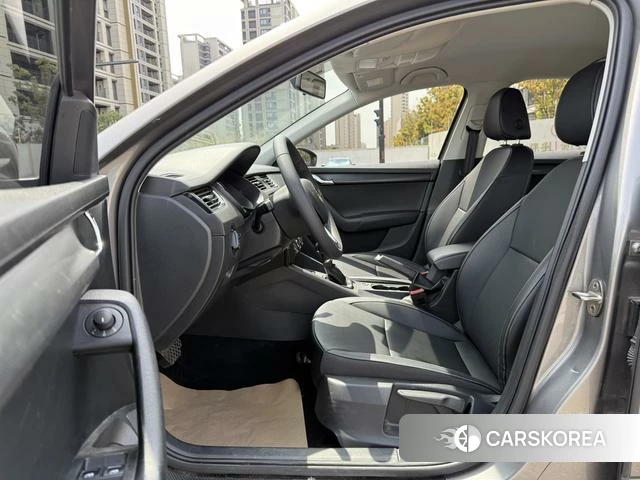 Skoda Octavia 2022 Темно-серый из Китая, фото 2