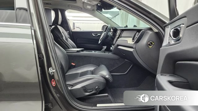 Volvo XC60 second Generation 2018 Серый из Кореи, фото 2
