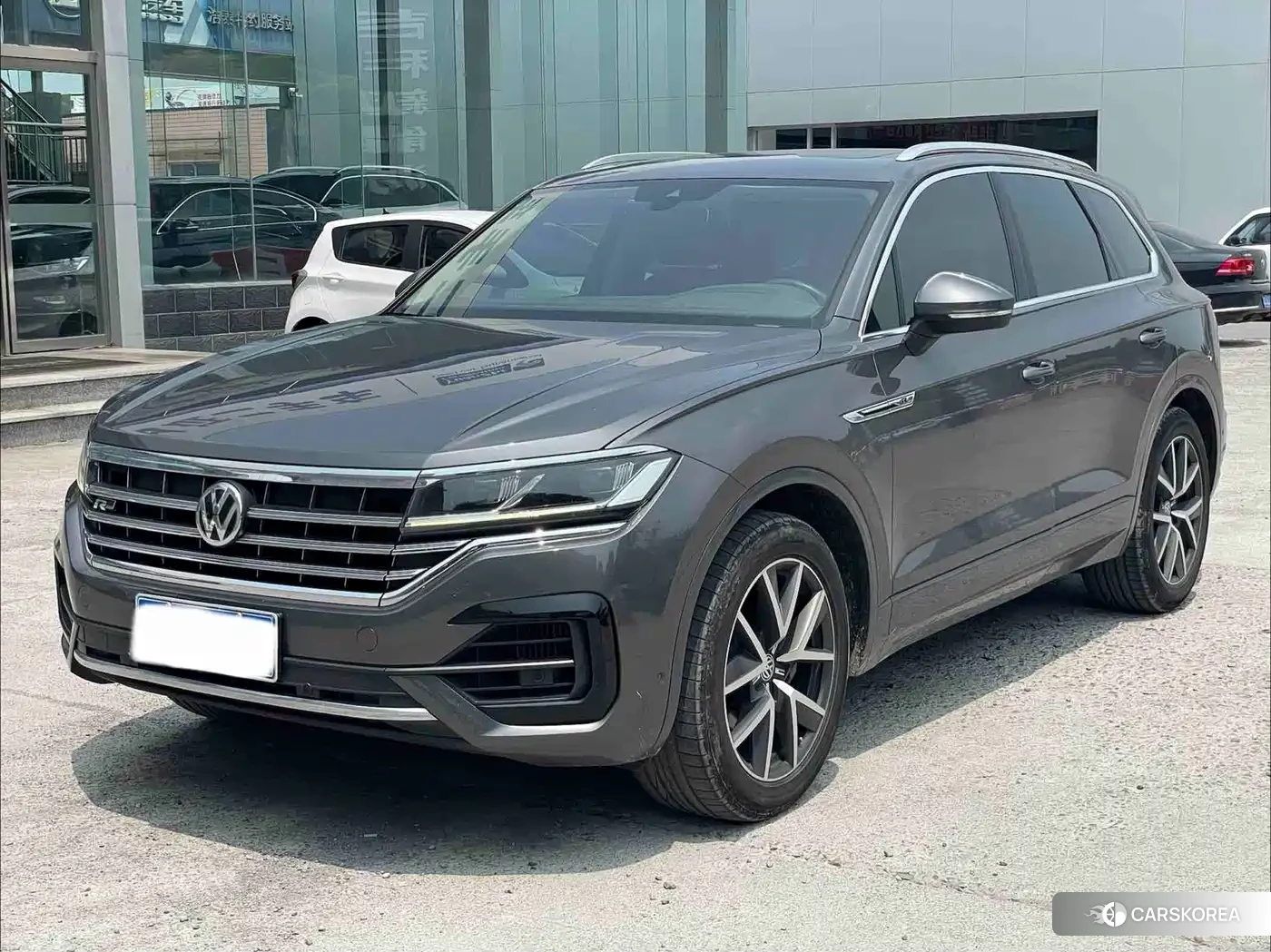 Volkswagen Touareg 2019 Silver/gray из Китая, фото 2