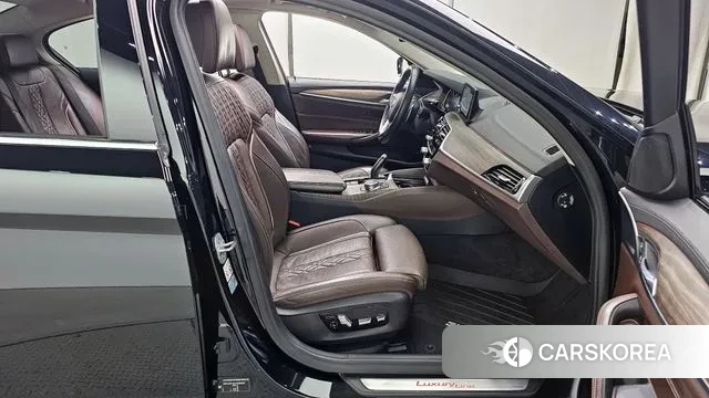 BMW 5 Series (G30) 2018 Черный из Кореи, фото 2