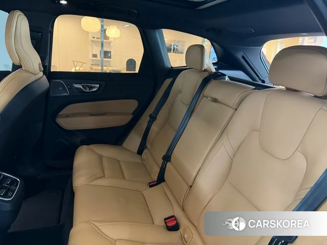 Volvo XC60 second Generation 2024 Белый из Кореи, фото 2