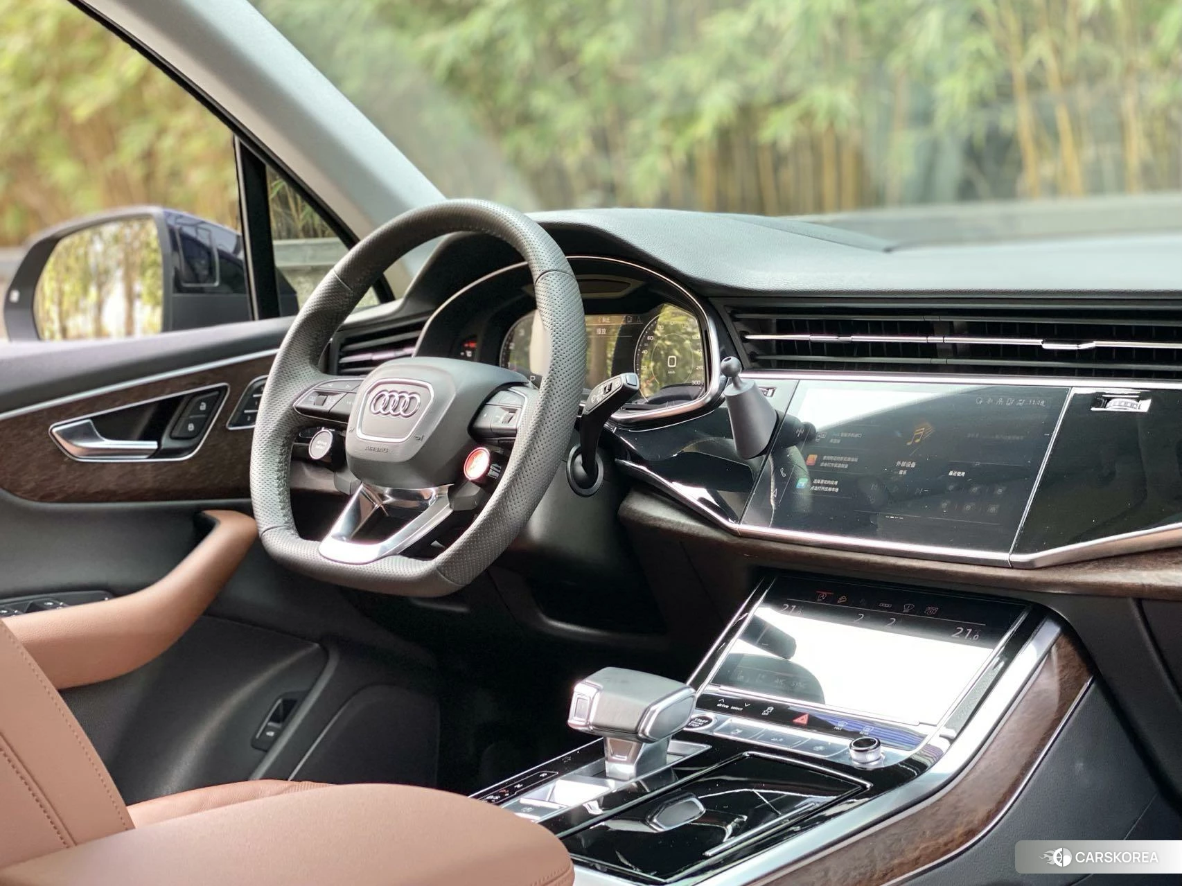 Audi Q7 2020 Черный из Китая, фото 2