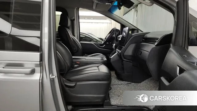 Hyundai Staria 2022 Серебристо-серый из Кореи, фото 2