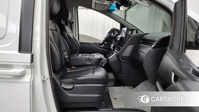 Hyundai Staria 2023 Белый из Кореи, фото 2