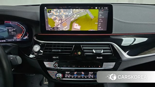BMW 5 Series (G30) 2021 Белый из Кореи, фото 2