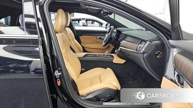 Volvo S90 2023 Черный из Кореи, фото 2