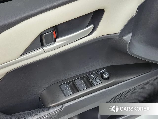 Toyota Camry (XV80) 2025 Белый из Кореи, фото 2