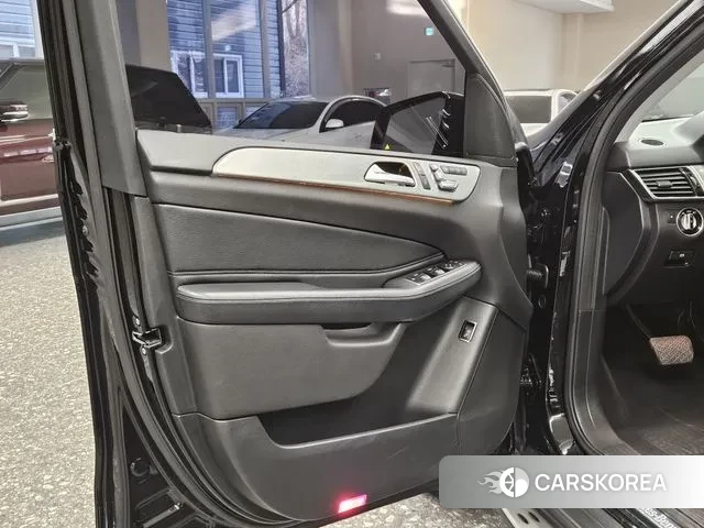 Mercedes-Benz GLE - Class W166 2018 Черный из Кореи, фото 2