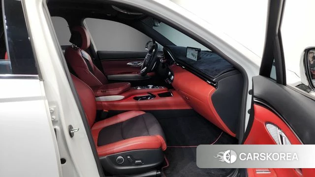 Genesis GV70 2022 Белый из Кореи, фото 2