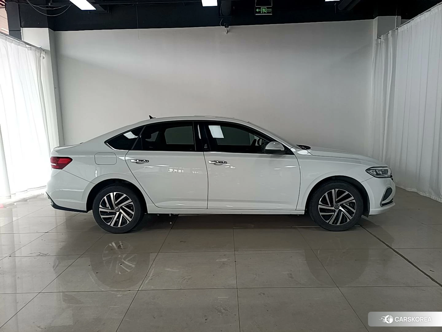 Volkswagen Lavida 2022 Белый из Китая, фото 2