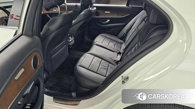 Mercedes-Benz E-Class W213 2021 Белый из Кореи, фото 2