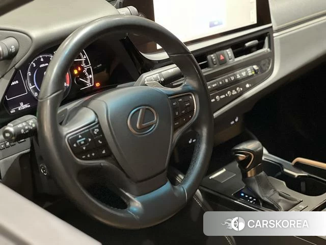 Lexus ES 2022 Серебристо-серый из Китая, фото 2
