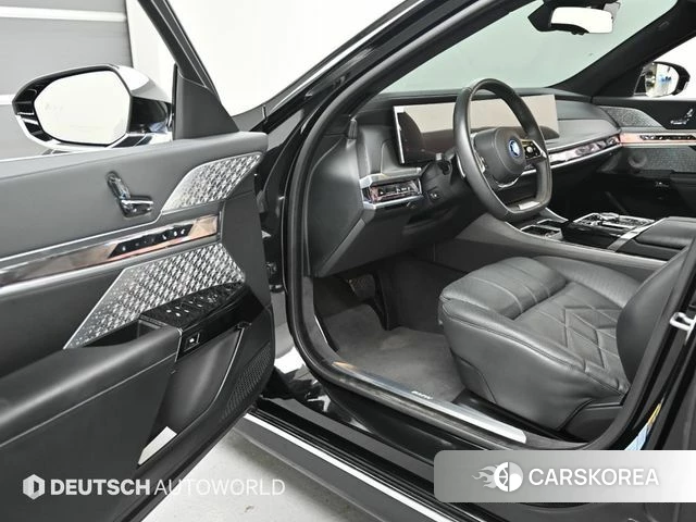 BMW 7 Series (G70) 2023 Черный из Кореи, фото 2