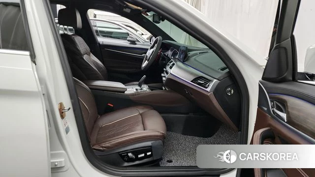 BMW 5 Series (G30) 2018 Белый из Кореи, фото 2