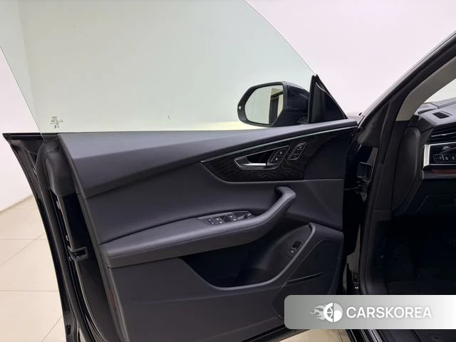 Audi Q8 2024 Черный из Китая, фото 2