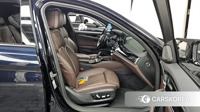 BMW 5 Series (G30) 2021 Черный из Кореи, фото 2