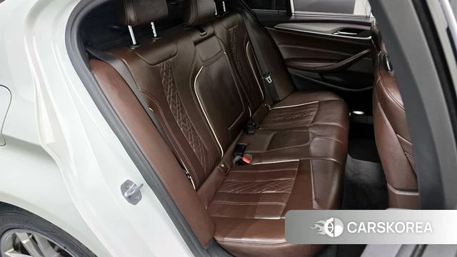 BMW 5 Series (G30) 2019 Белый из Кореи, фото 2