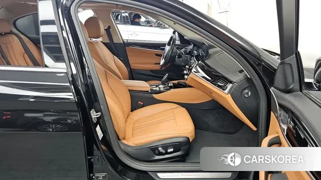 BMW 5 Series (G30) 2019 Черный из Кореи, фото 2