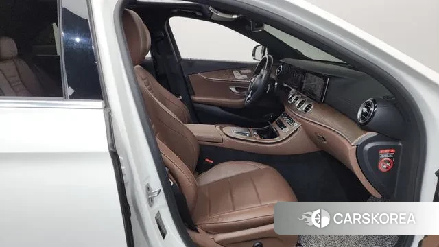 Mercedes-Benz E-Class W213 2021 Белый из Кореи, фото 2