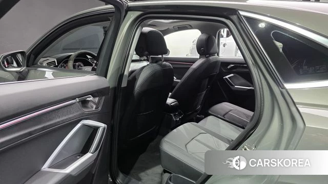Audi Q3 (F3) 2023 Серый из Кореи, фото 2
