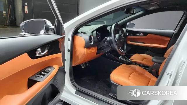 Kia The New K3 2nd generation 2023 Белый из Кореи, фото 2