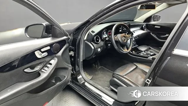 Mercedes-Benz C-Class W205 2018 Черный из Кореи, фото 2