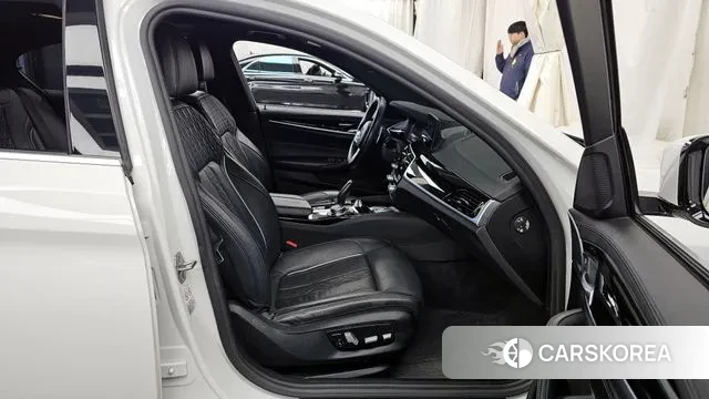 BMW 5 Series (G30) 2020 Белый из Кореи, фото 2