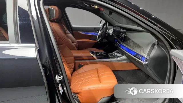 BMW 7 Series (G70) 2023 Черный из Кореи, фото 2