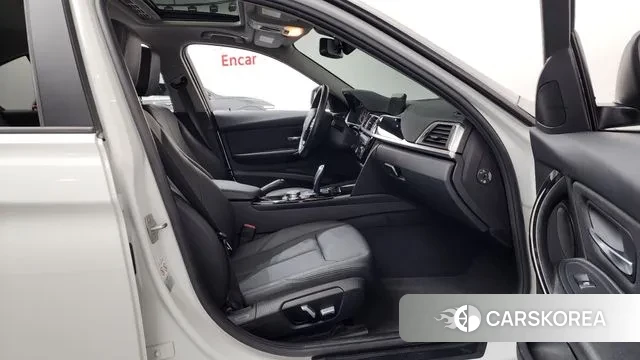 BMW 3 Series (F30) 2018 Белый из Кореи, фото 2