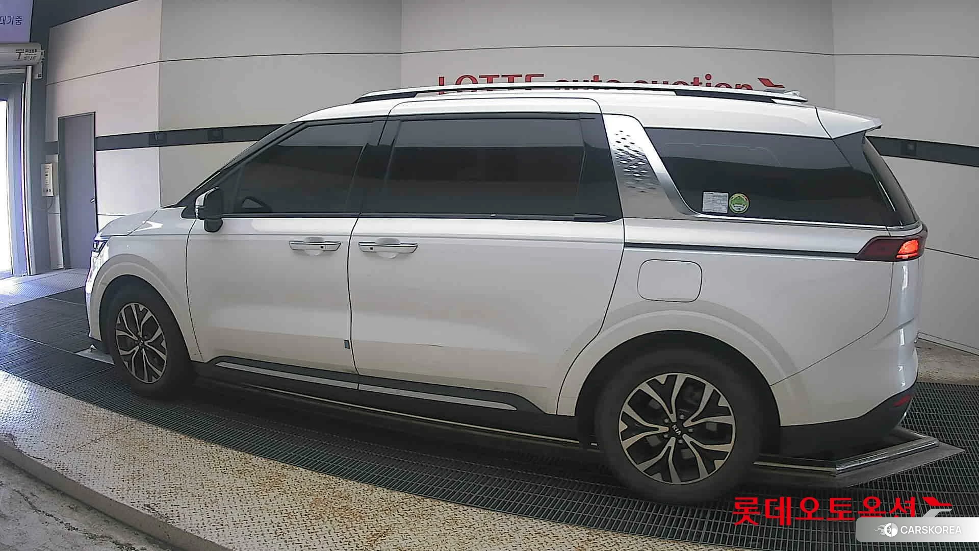 Kia Carnival 2021 Snow White Pearl (optional) из Кореи, фото 2