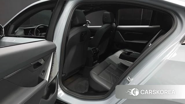 BMW 5 Series (G60) 2025 Серебристо-серый из Кореи, фото 2