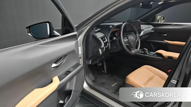 Lexus UX300h 2025 Серебристо-серый из Кореи, фото 2