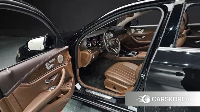 Mercedes-Benz E-Class W213 2019 Черный из Кореи, фото 2