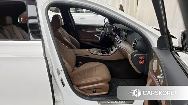 Mercedes-Benz E-Class W213 2023 Белый из Кореи, фото 2